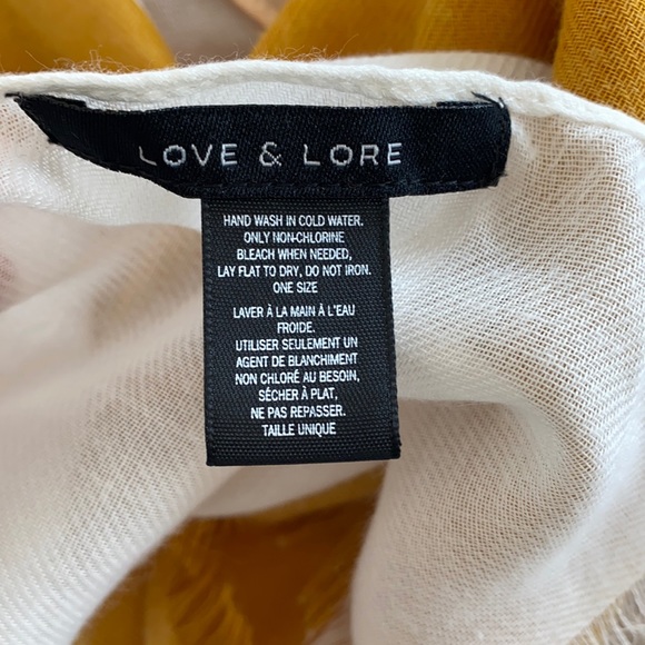 NWOT Love & Lore Scarf - Picture 4 of 4